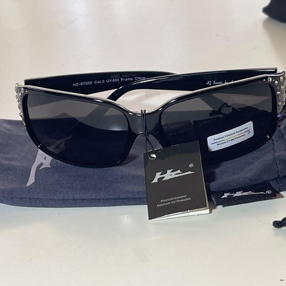 HZ Series Diamante-Women's Polarized Sunglasses-Black Frame-Dark Smoke Lens - Picture 3 of 6